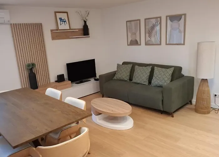 Historic Bright And Beautiful Apartment In Old Nice With Castle Hill View
