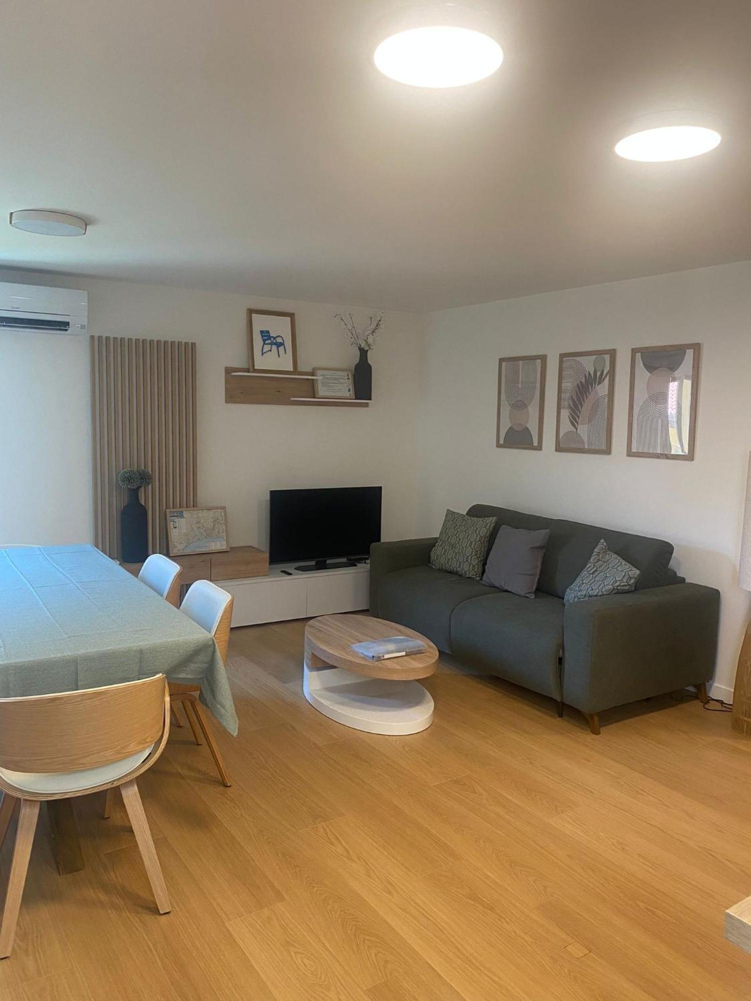 Historic Bright And Beautiful In Old With Castle Hill View Apartment